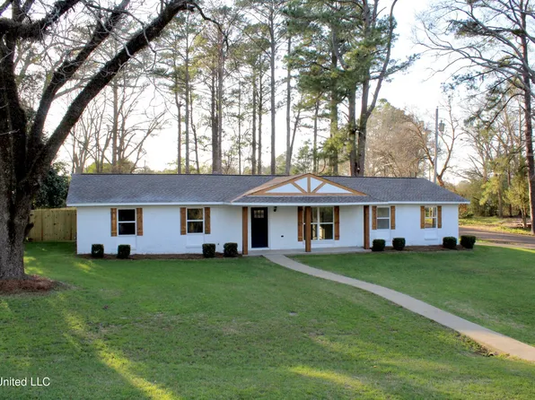 320 5th Ave NW, Magee, MS 39111