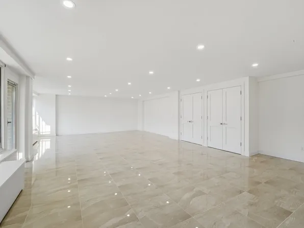 166-25 Powells Cove Boulevard image 24 of 31