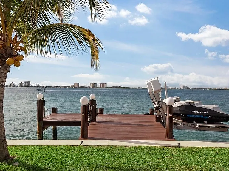 7972 Biscayne Point Cir — Photo 24