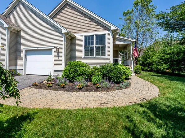 18 Chadwick Court, Mashpee, MA 02649