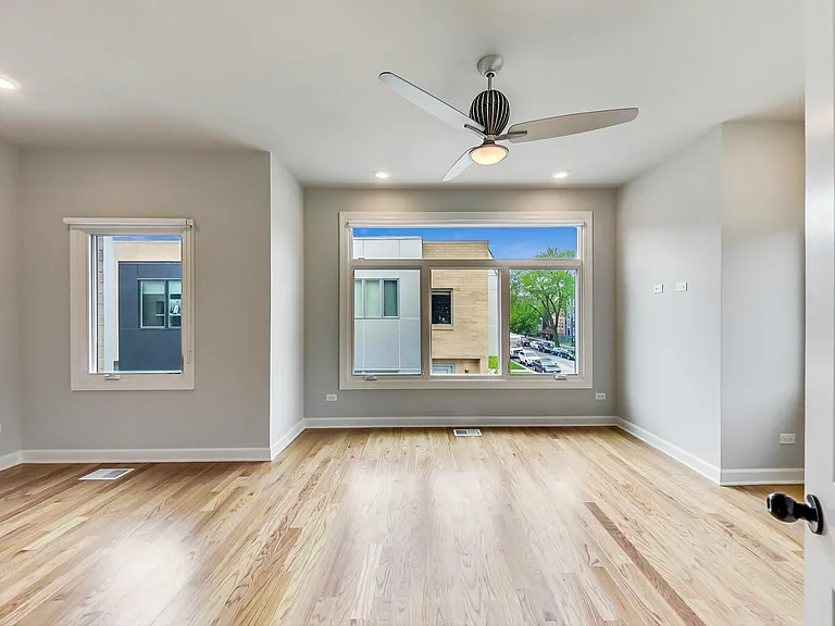 6115 S University Ave #6 — Photo 4