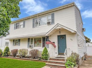 98 Nevada St, Hicksville, NY 11801