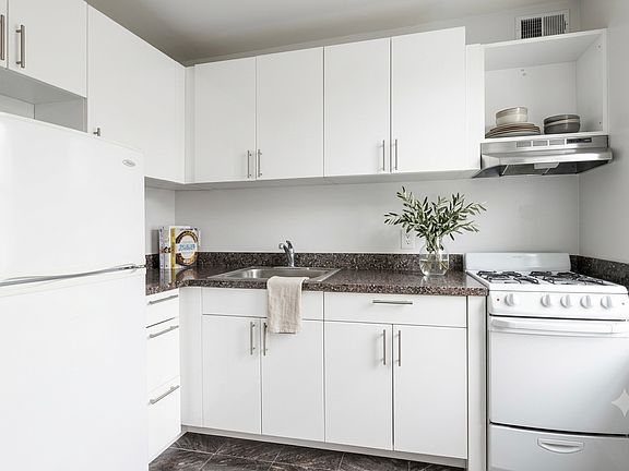 4th image of 207 E 30th St APT 8H