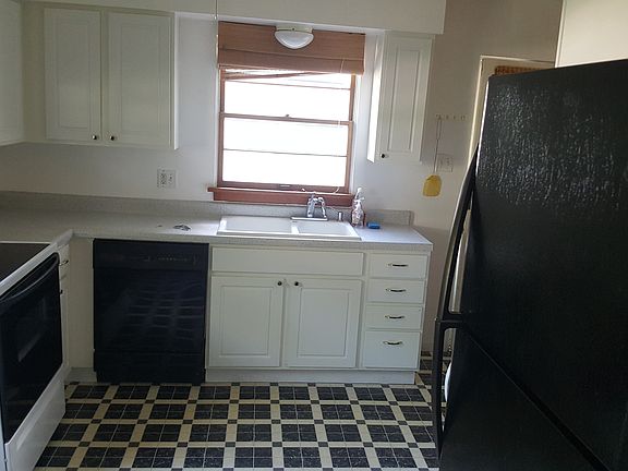 4th image of 1225 Oakland Ave