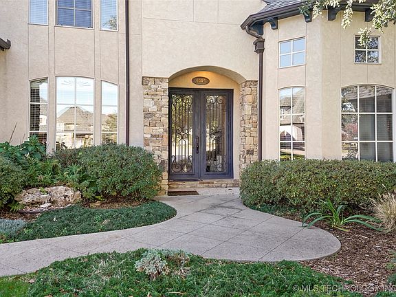 4th image of 6005 W Utica Cir