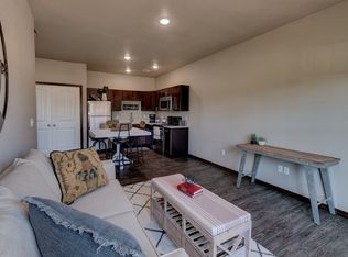 400 E Elk St #4D, Carthage, MO 64836