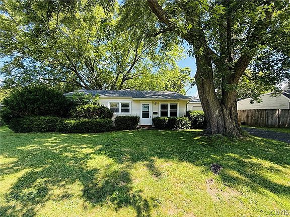 2nd image of 5 Woodcrest Dr