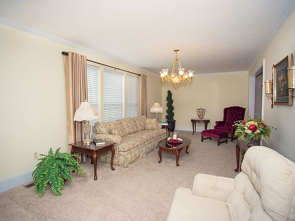 5th image of 3705 Eveningside Dr NW