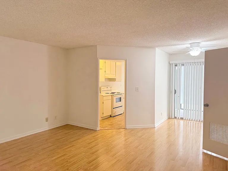 331 Ardmore Avenue Apartments - Prime Location in Koreatown — Photo 3