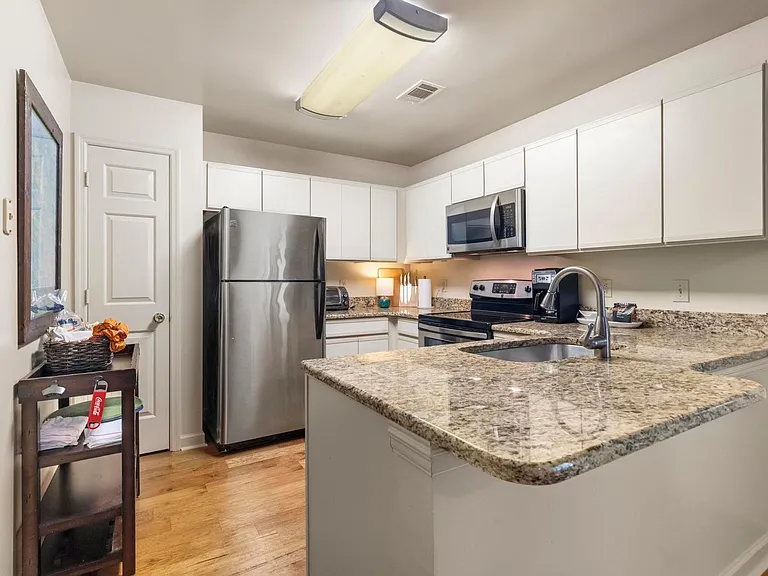 566 Homewood Dr — Photo 4