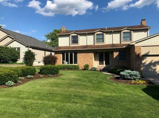 332 Antoinette Dr, Rochester Hills, MI 48309
