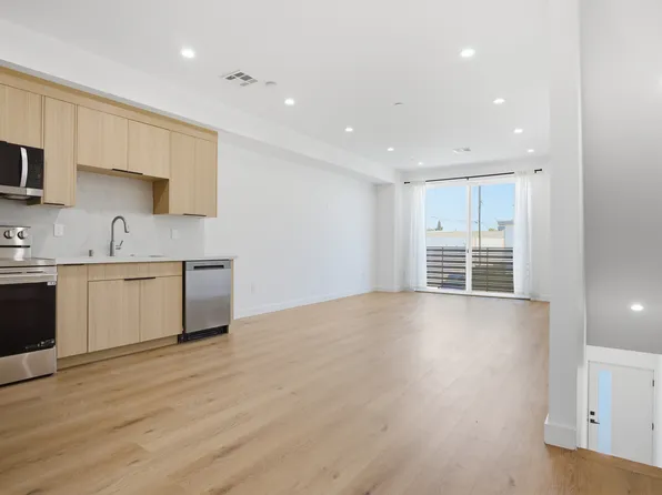 16108 Leadwell St, Van Nuys, CA 91406
