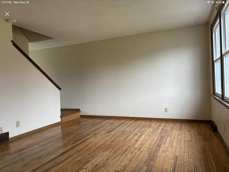 2820 Hawthorne Dr — Photo 2