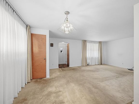 5th image of 335 Roosevelt Ave