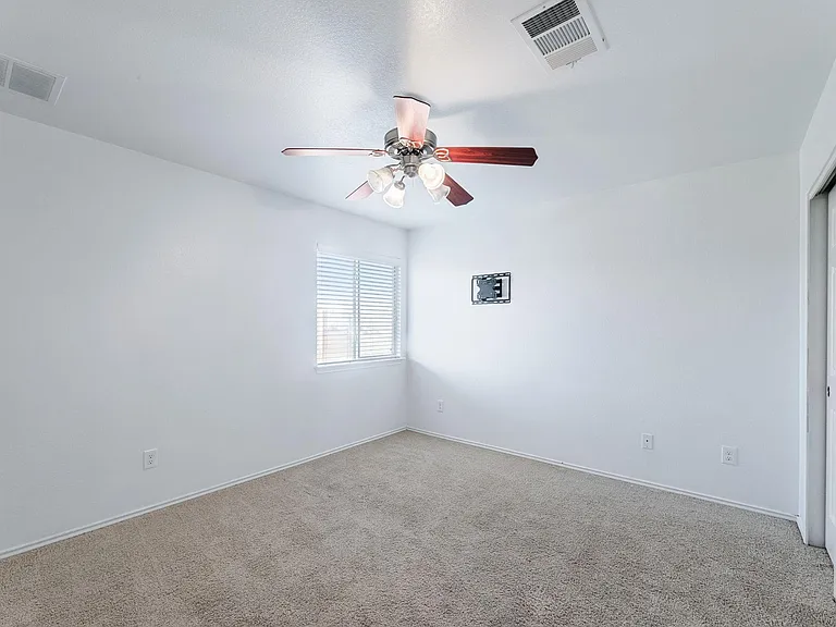 1205 Logan Dr — Photo 24