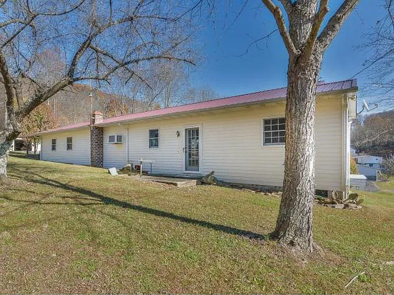 492 Olinger Dr — Photo 8
