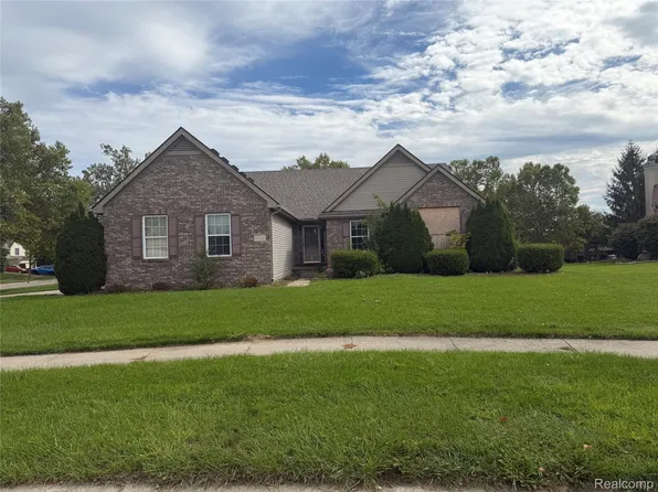 1302 Columbia Ln, Flint, MI 48503