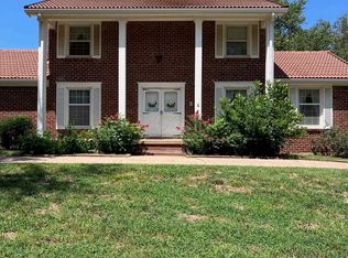 891 E Greenway Ct, Derby, KS 67037