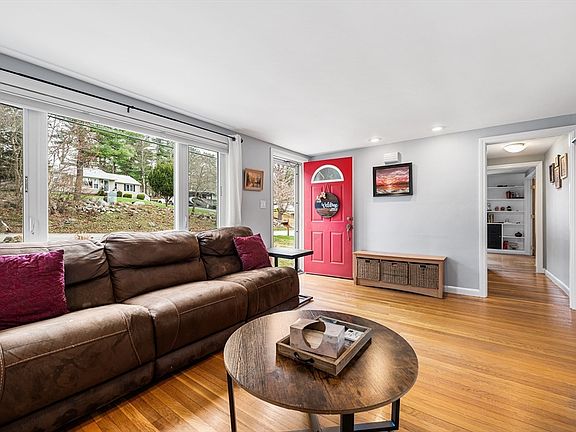 4th image of 674 Trull Rd