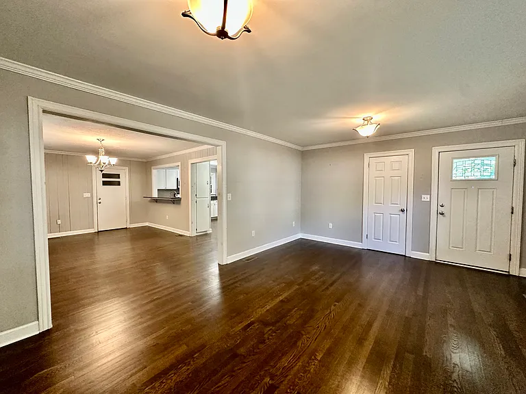 710 Neil St — Photo 6