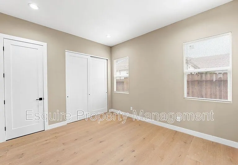 545 Carty Dr — Photo 14