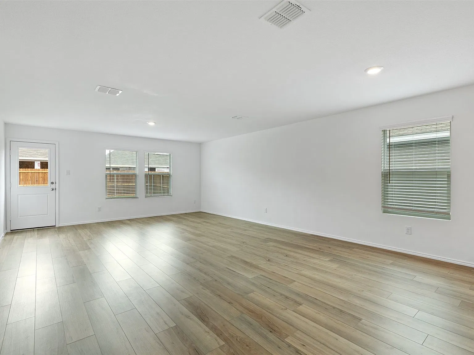 3 bed, 2.0 bath, 1479 sqft, $1,699 — Photo 3