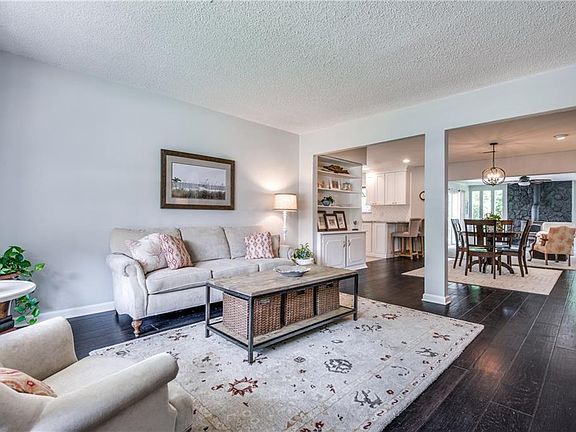 4th image of 2943 Maydelle Ln