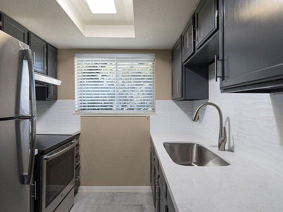 3rd image of 4800 Bayview Ave APT D
