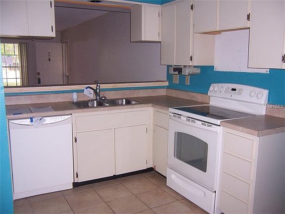 3rd image of 4923 Sunnybrook Dr Unit 14