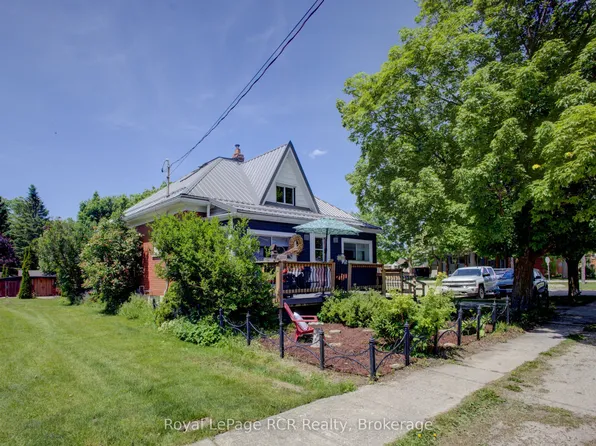 204 King St, North Perth, ON N0G 1B0