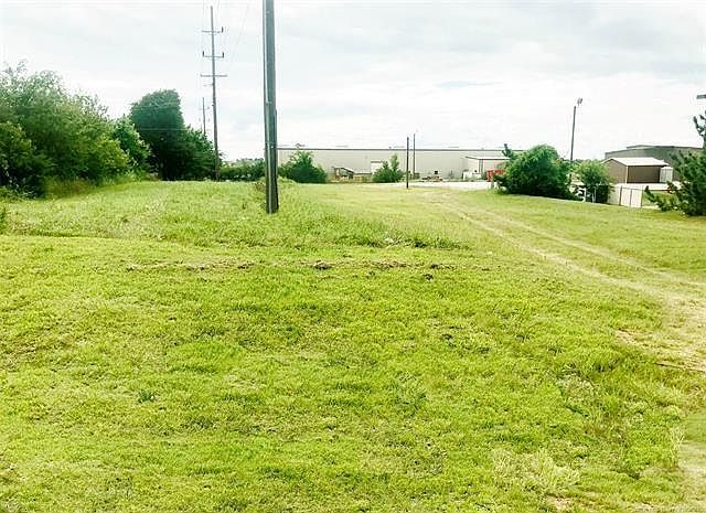 2nd image of 1101 N Lonnie Abbott Blvd