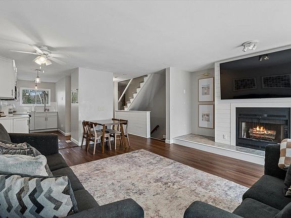 3rd image of 28 Dunvegan Woods Drive