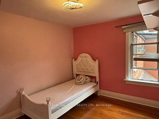 33 Salem Ave #UPPER — Photo 9
