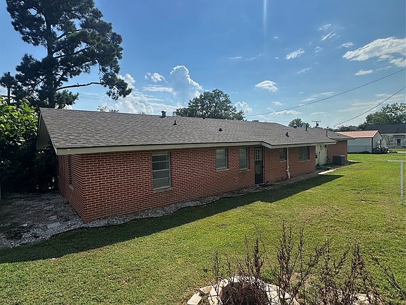 3rd image of 2741 Mill St