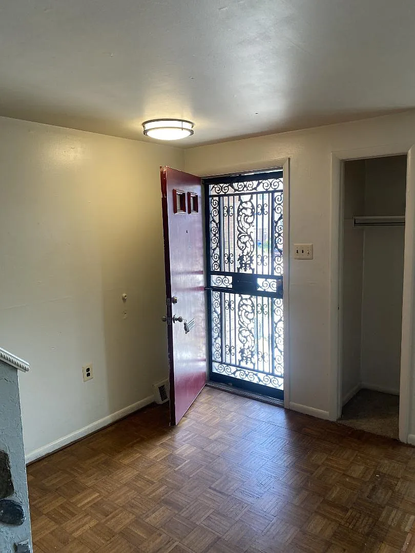 1238 S Melville St - 3 bedrooms house — Photo 2