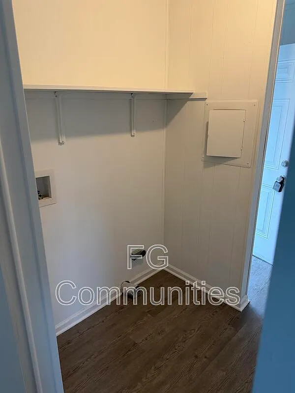 2 bed, 1.0 bath, $975 — Photo 3
