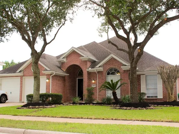 3805 Sunrise Dr, Pearland, TX 77581