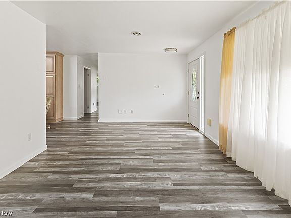 3rd image of 196 Pleasantview Dr