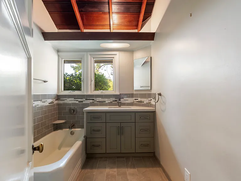 229 Glenullen Dr — Photo 15