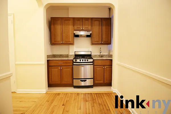 Rented by Link NY Realty | media 7