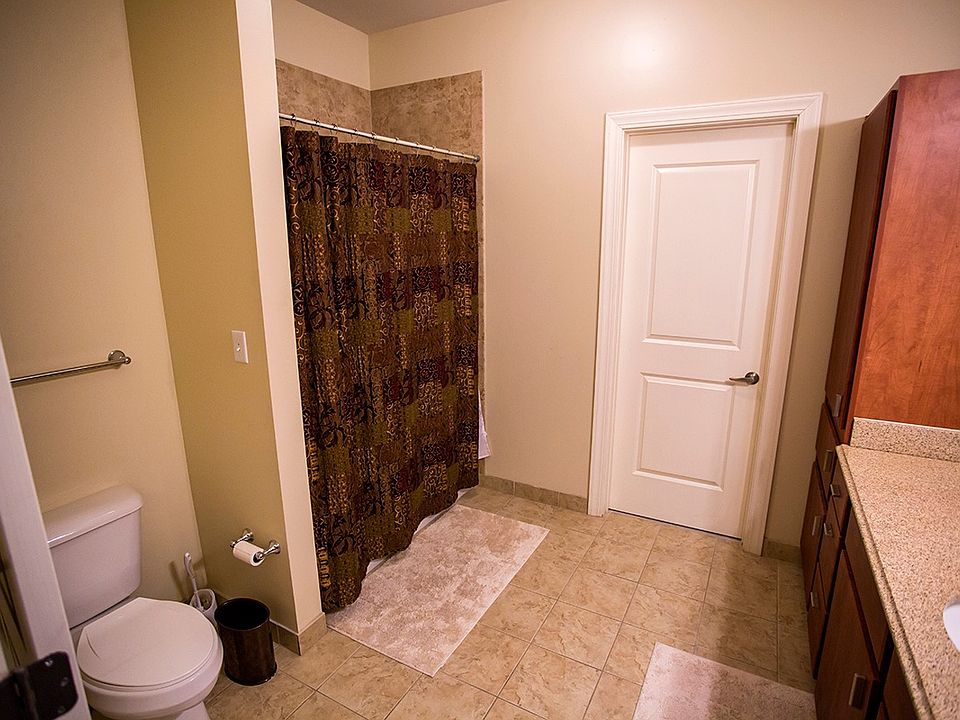 1st image of 925 Common St APT 506