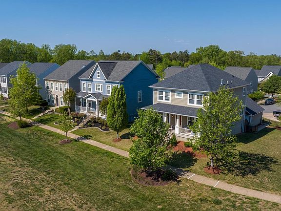 3rd image of 1412 Sands Cir