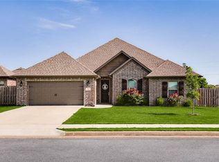 311 Cisterna Dr, Centerton, AR 72719