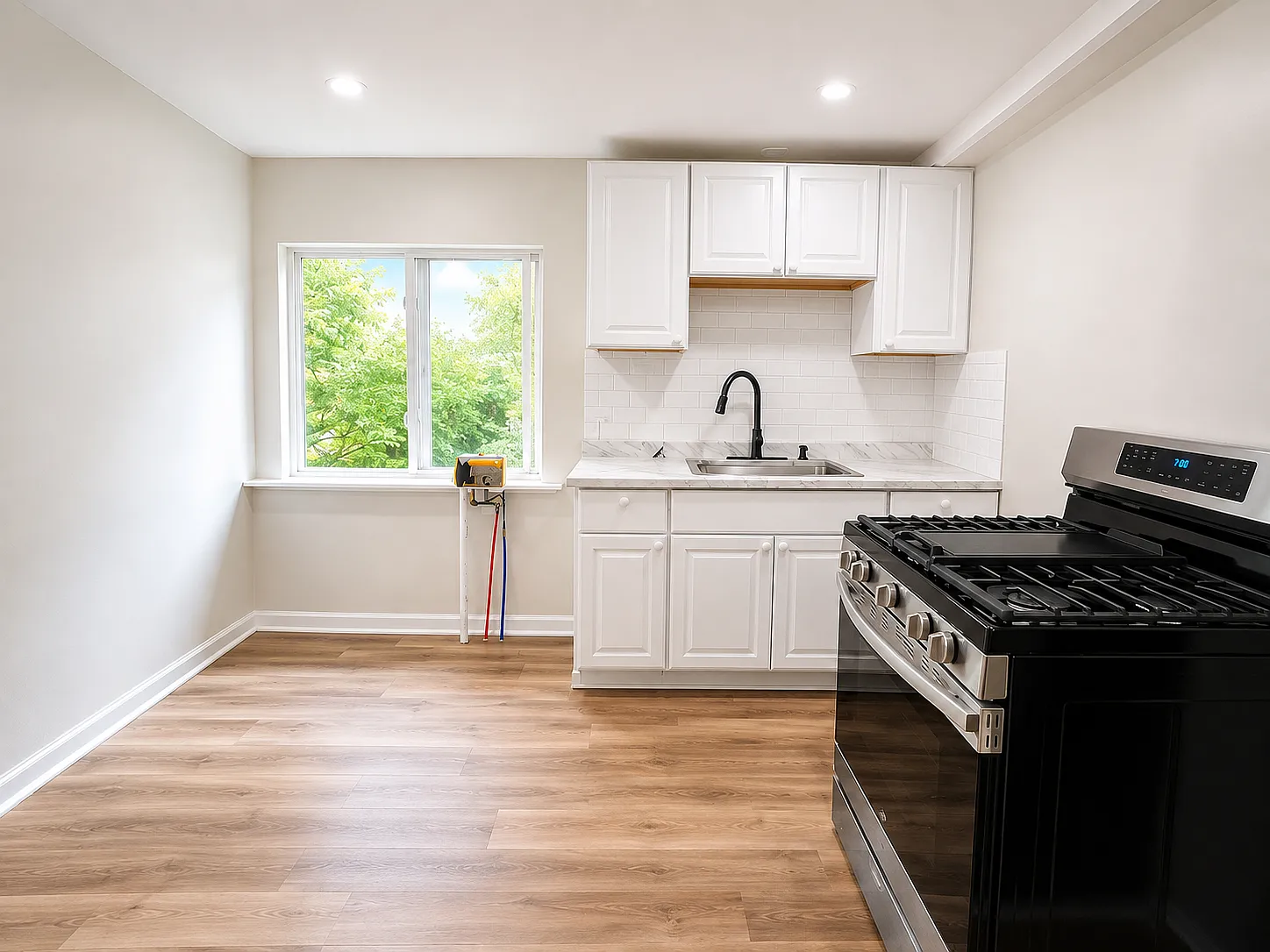 4 bed, 1200 sqft, $2,250 — Photo 2
