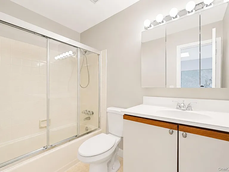 802 Sara Cir — Photo 11