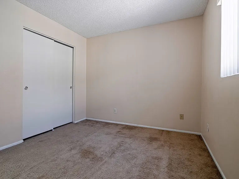 25-web-or-mls-1742 E Pepper Cir Apt 4--22_12132024