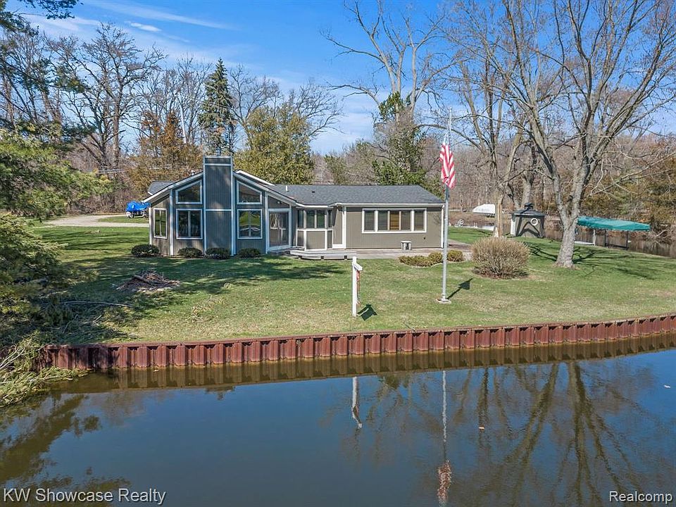 9045 Commerce Rd, Commerce Township, MI 48382 Zillow