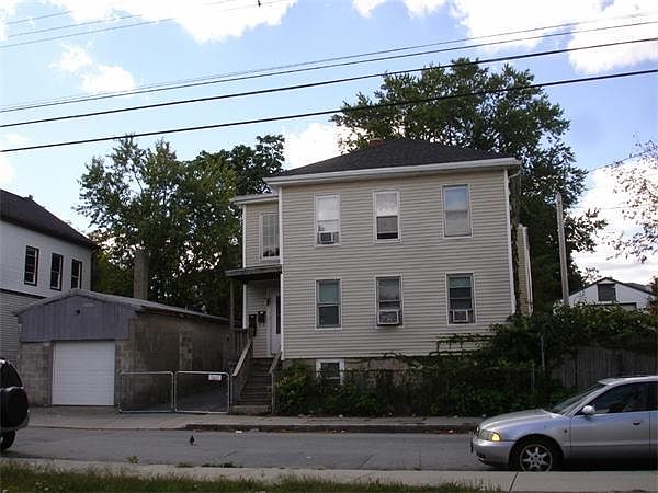 2nd image of 1265 Pleasant St