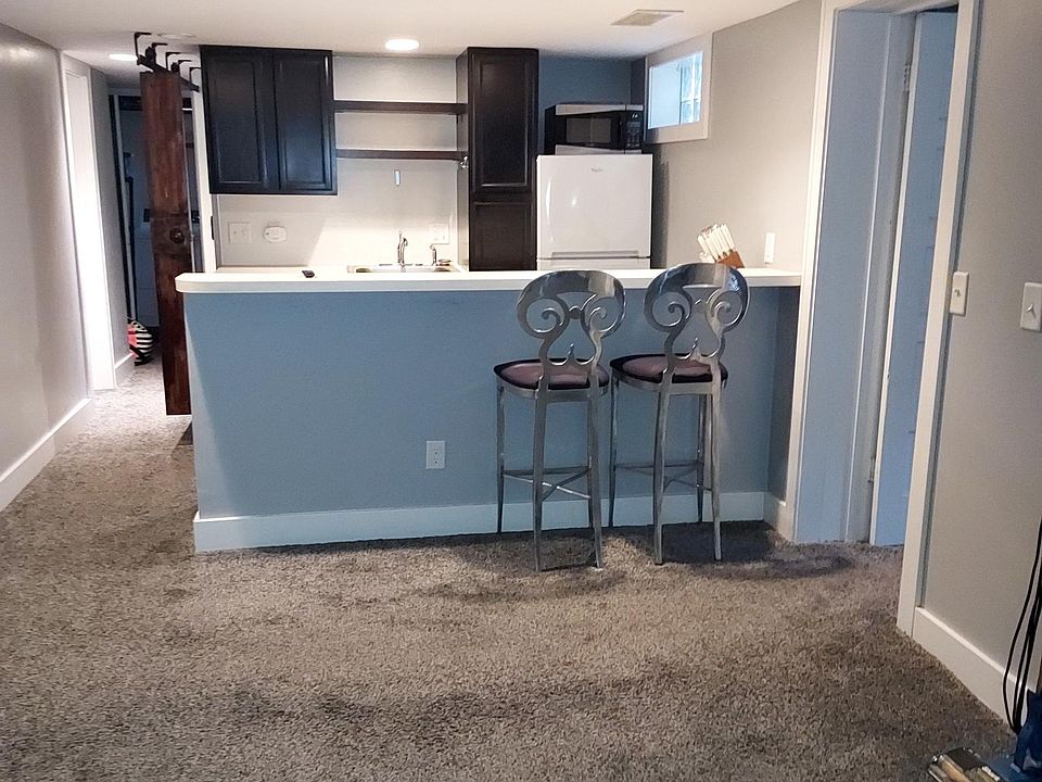 1st image of 215 W Main Ave