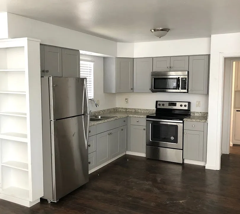 417 E Locust St
